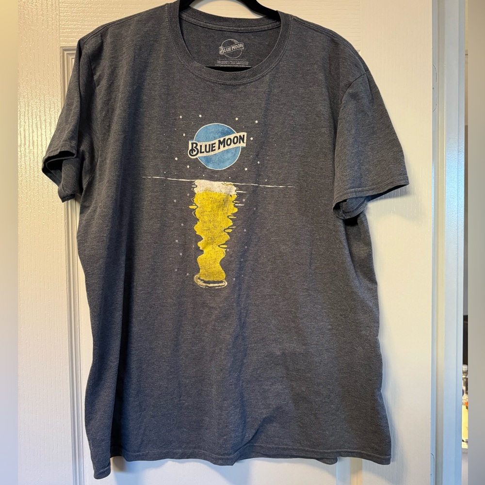 Blue Moon graphic tee
